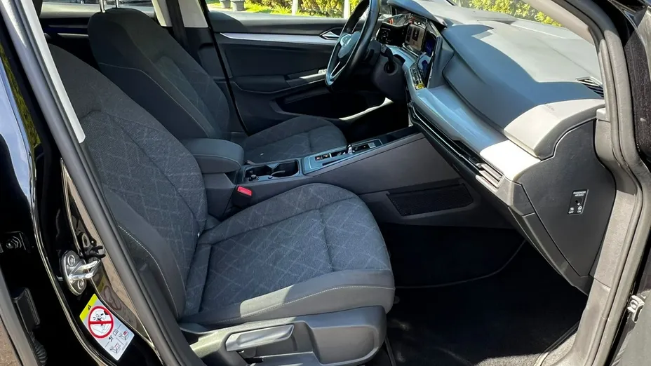 VOLKSWAGEN Golf -