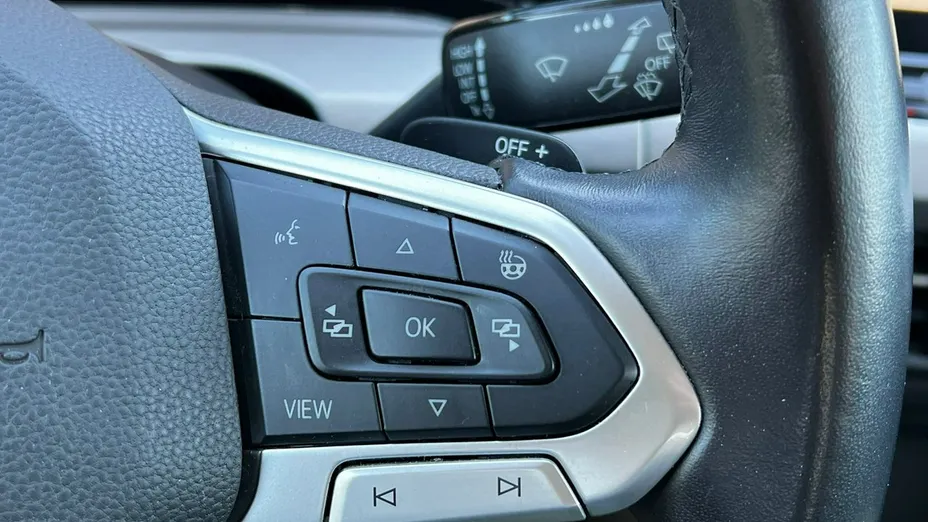 VOLKSWAGEN Golf -