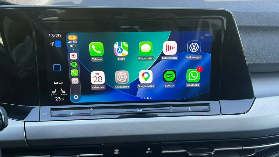 VOLKSWAGEN Golf -