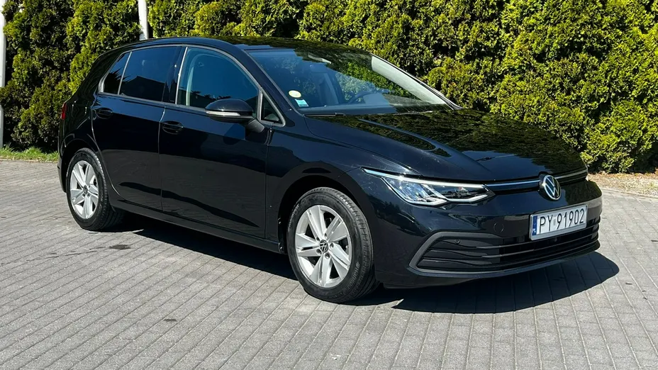 VOLKSWAGEN Golf -