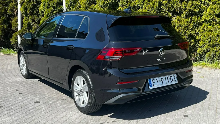 VOLKSWAGEN Golf -