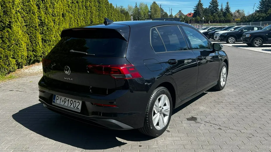 VOLKSWAGEN Golf -