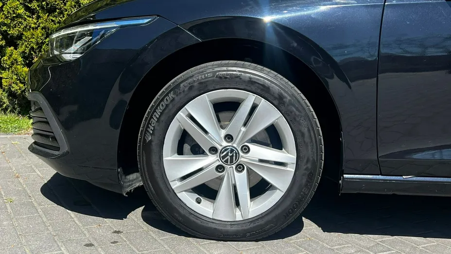 VOLKSWAGEN Golf -