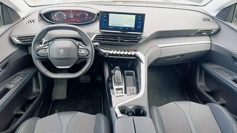 PEUGEOT 3008 -