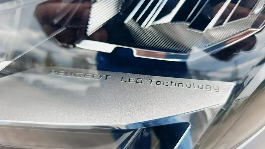 PEUGEOT 3008 -