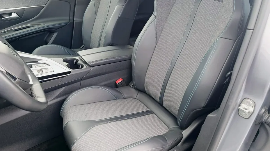 PEUGEOT 3008 -
