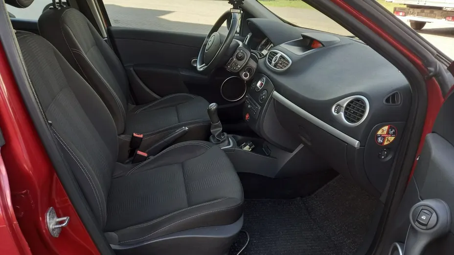 RENAULT Clio -