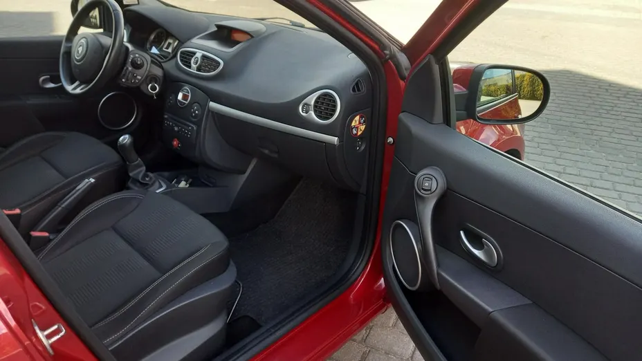 RENAULT Clio -