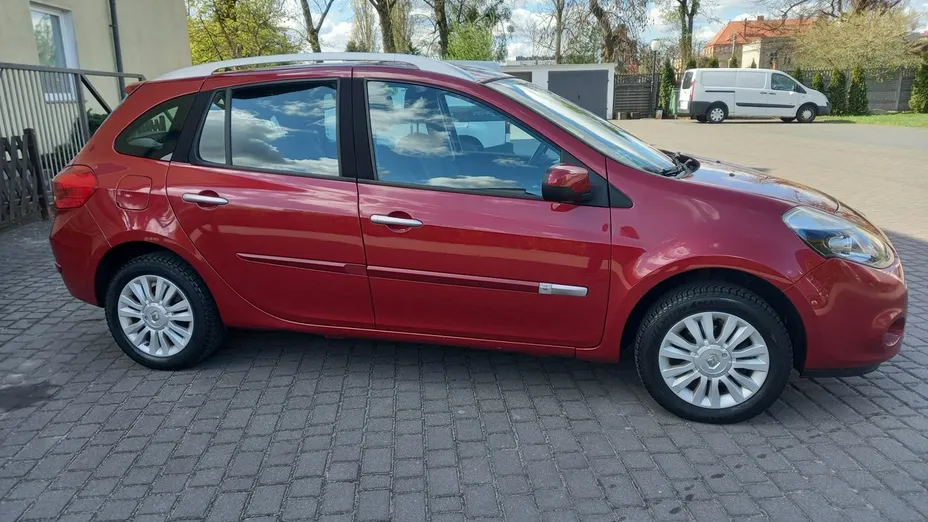 RENAULT Clio -