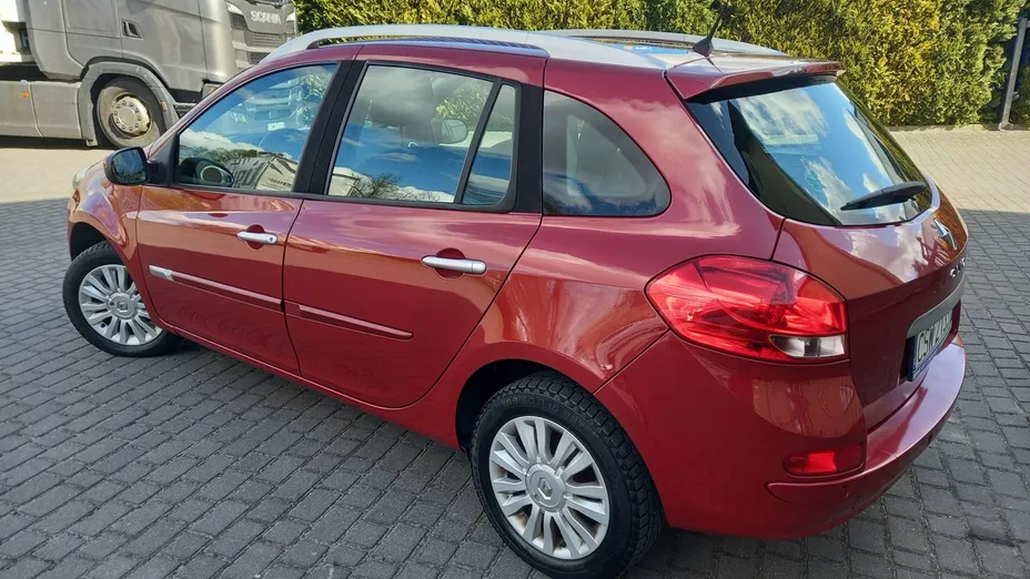 RENAULT Clio -