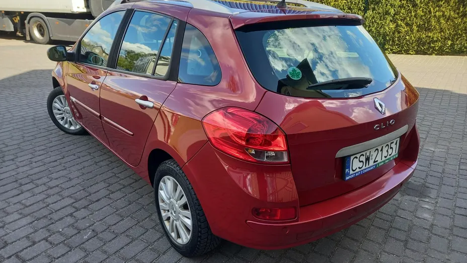 RENAULT Clio -