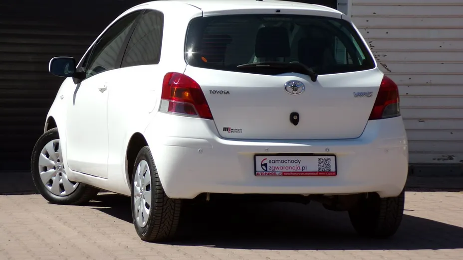 TOYOTA Yaris -