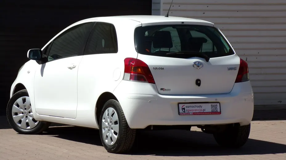 TOYOTA Yaris -