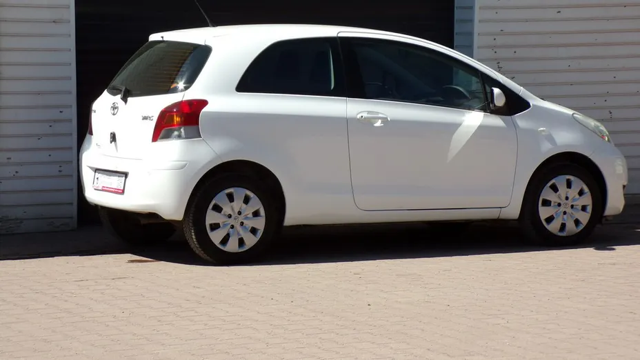 TOYOTA Yaris -