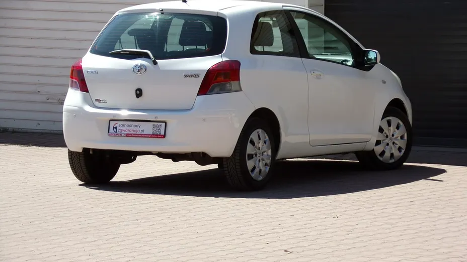 TOYOTA Yaris -