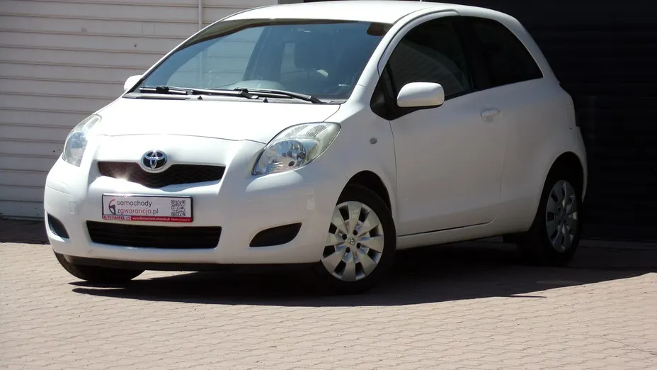 TOYOTA Yaris -