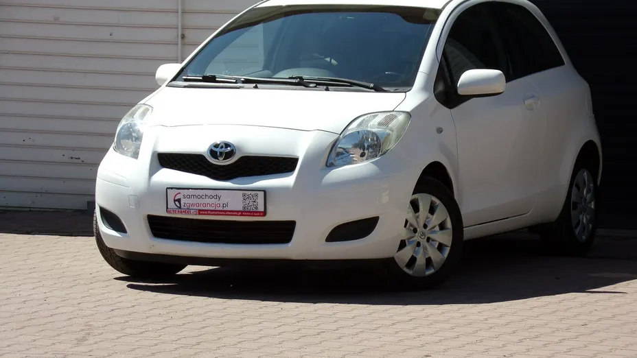 TOYOTA Yaris -