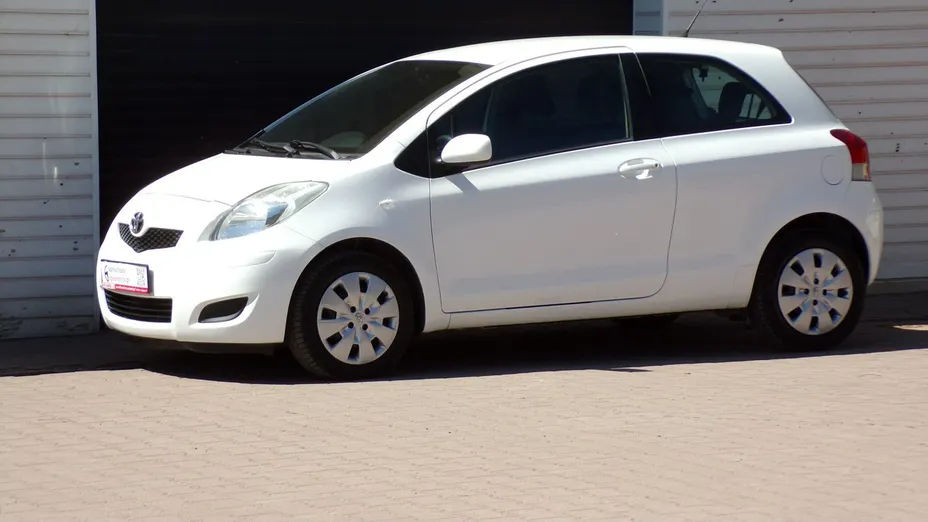 TOYOTA Yaris -