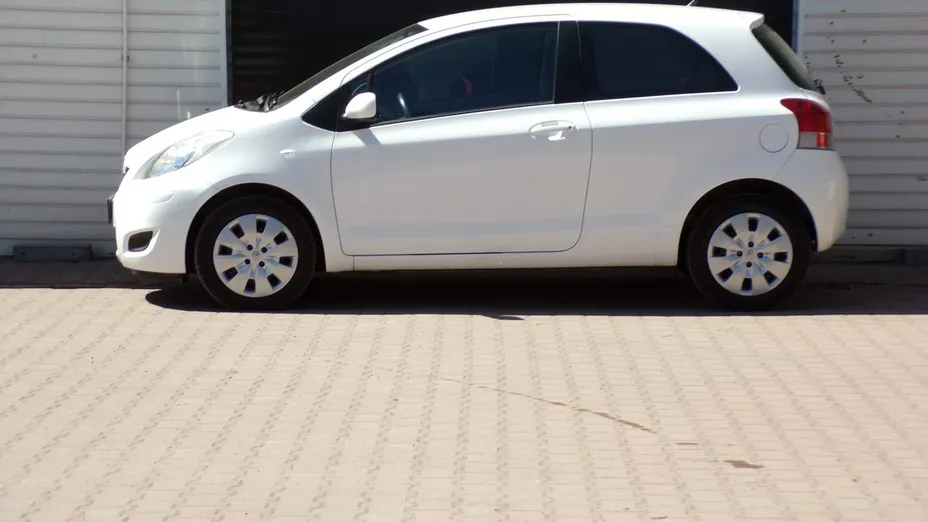 TOYOTA Yaris -