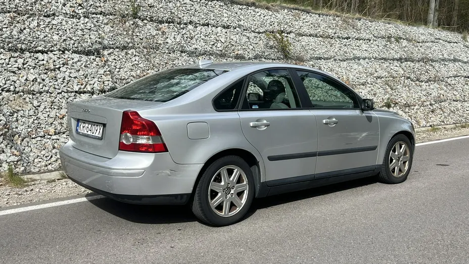 VOLVO S40 -