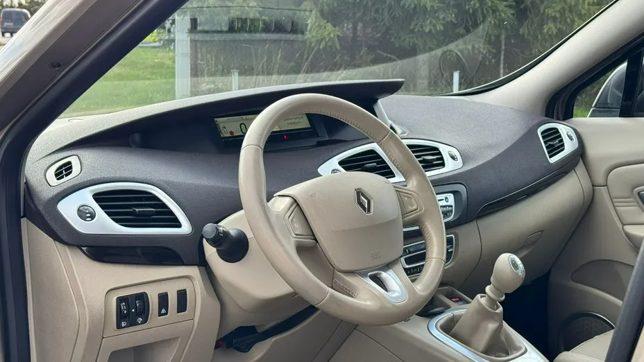 RENAULT Scenic -