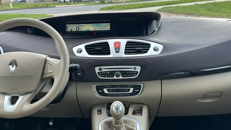 RENAULT Scenic -