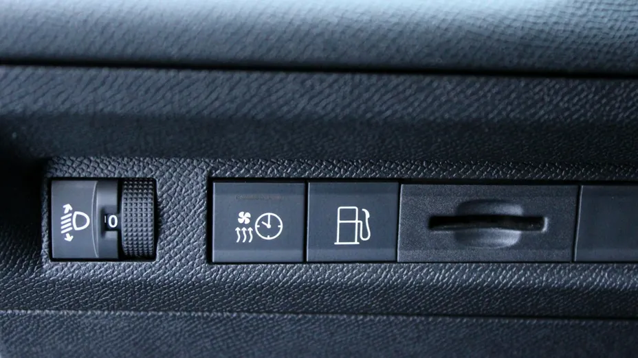PEUGEOT 308 -