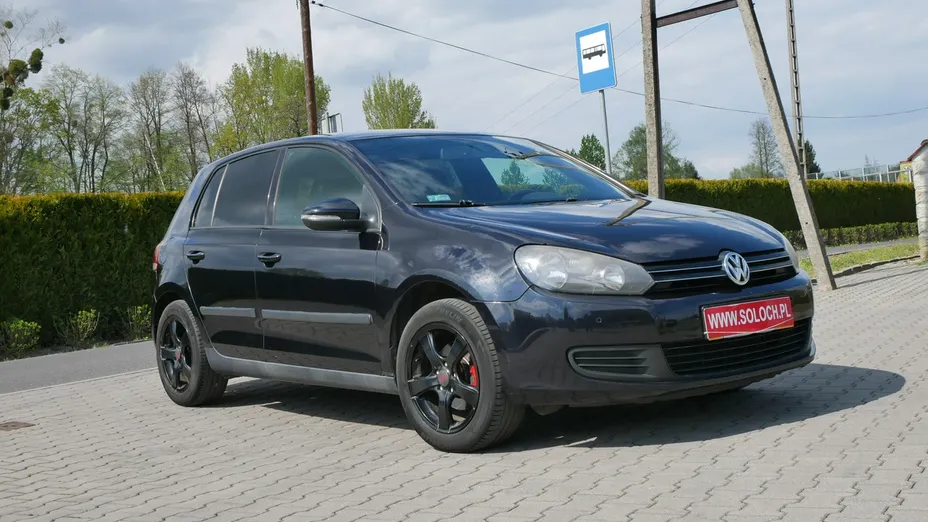 VOLKSWAGEN Golf -