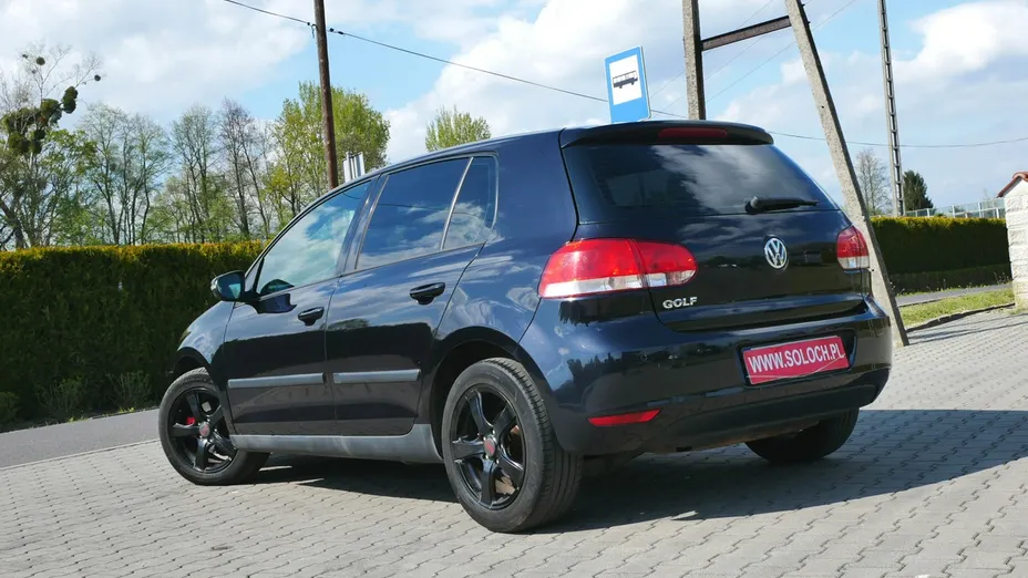 VOLKSWAGEN Golf -