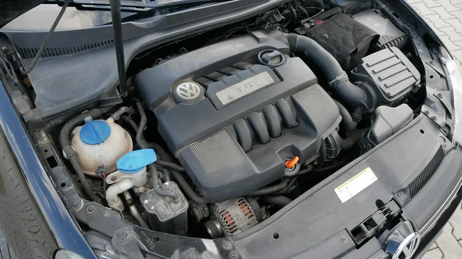 VOLKSWAGEN Golf -