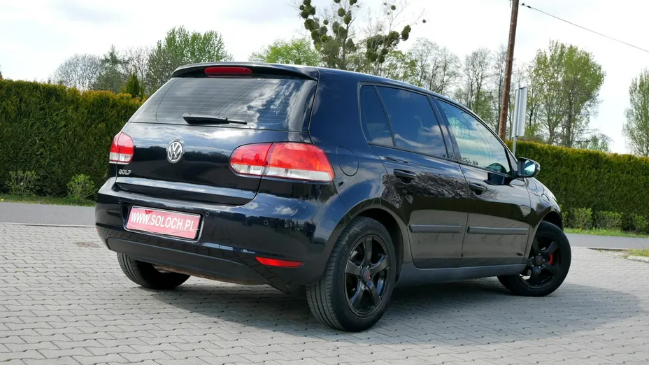 VOLKSWAGEN Golf -