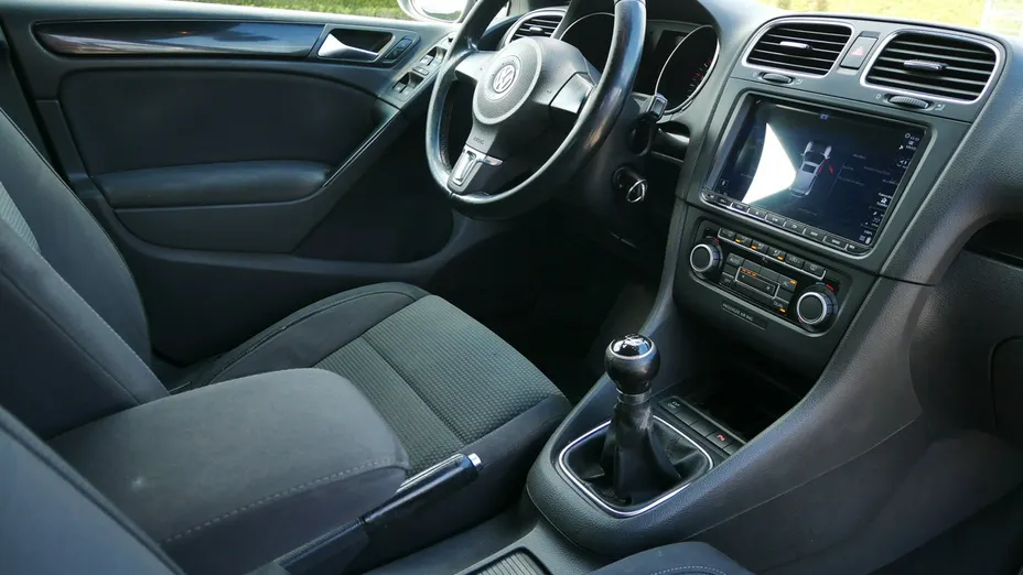 VOLKSWAGEN Golf -