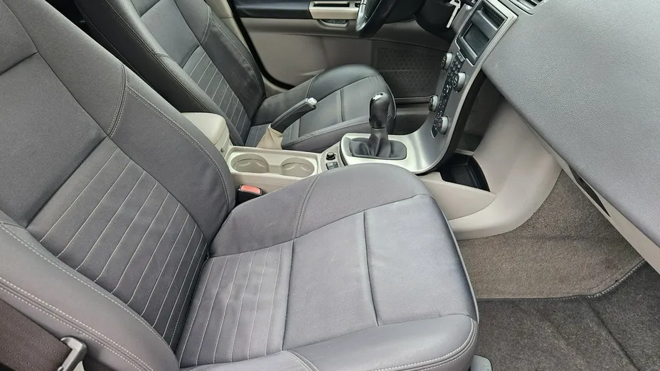 VOLVO V50 -