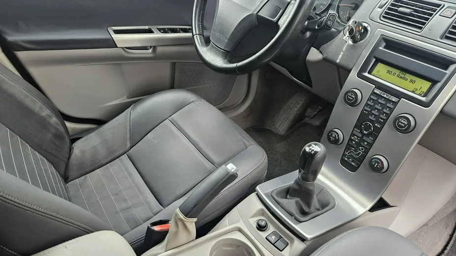 VOLVO V50 -