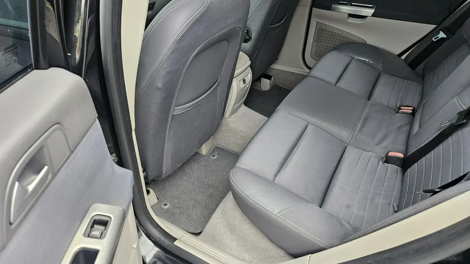VOLVO V50 -