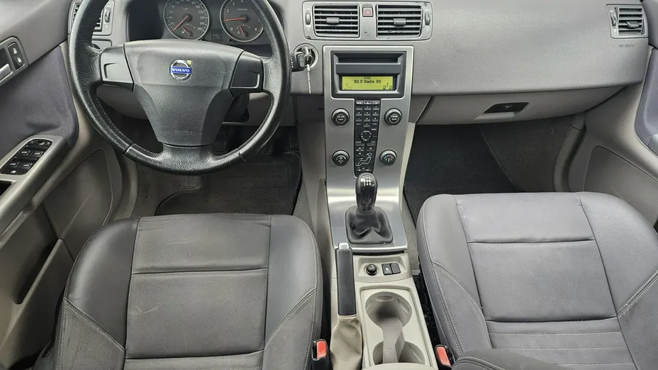 VOLVO V50 -