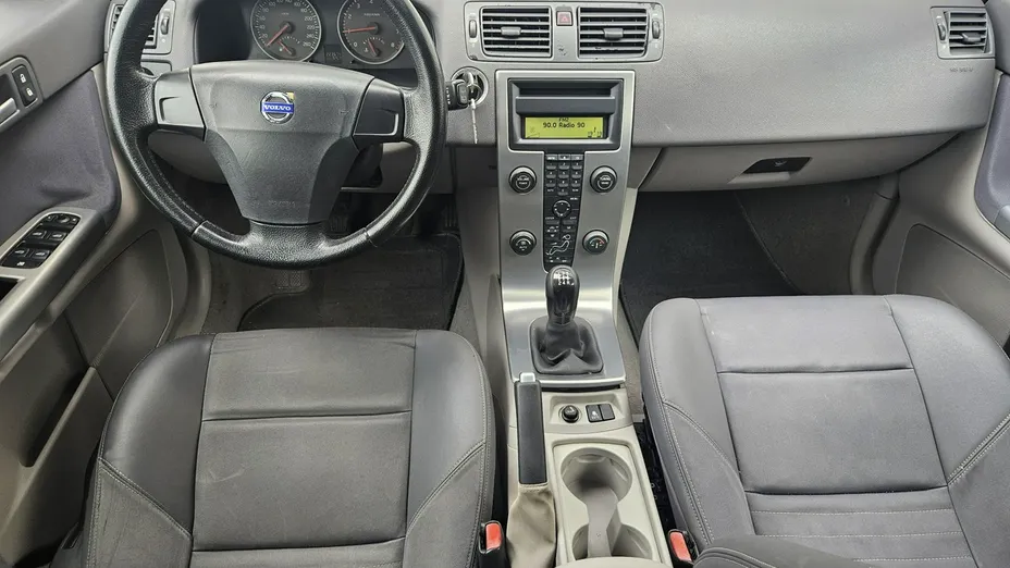 VOLVO V50 -