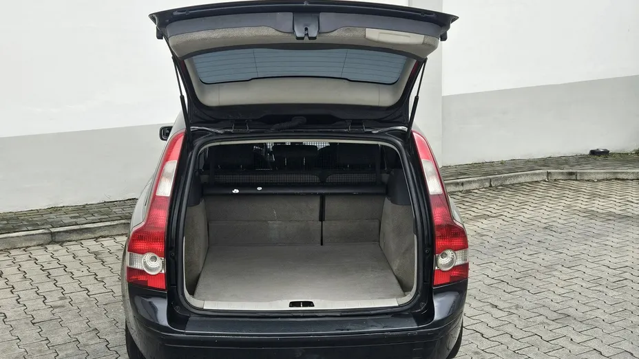 VOLVO V50 -
