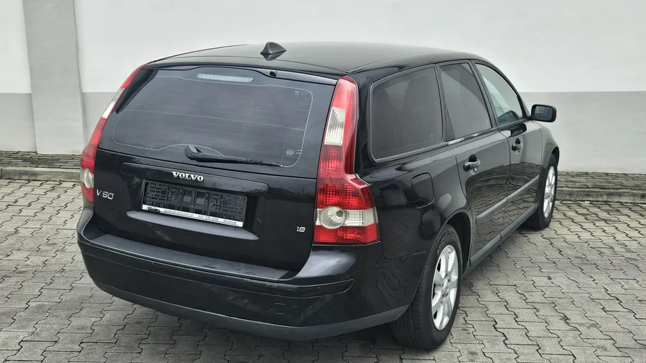 VOLVO V50 -