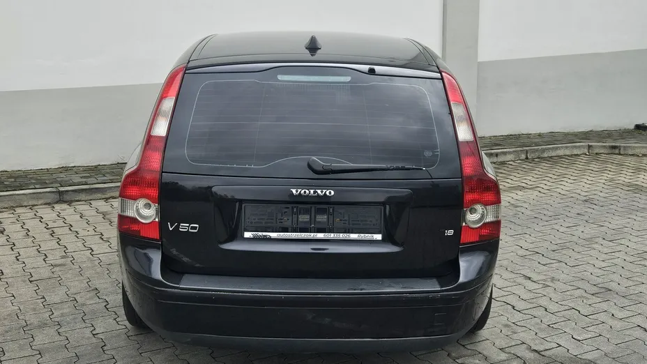 VOLVO V50 -