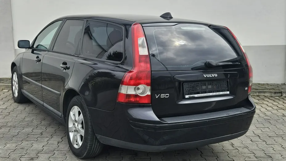 VOLVO V50 -
