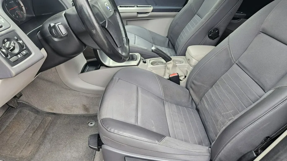 VOLVO V50 -