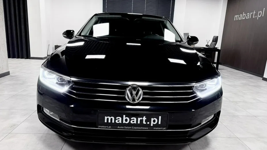 VOLKSWAGEN Passat -