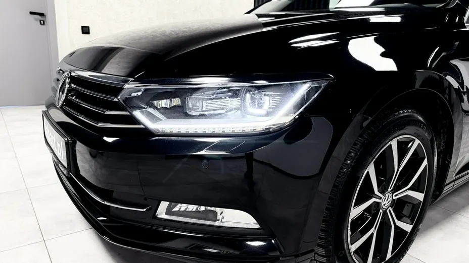 VOLKSWAGEN Passat -