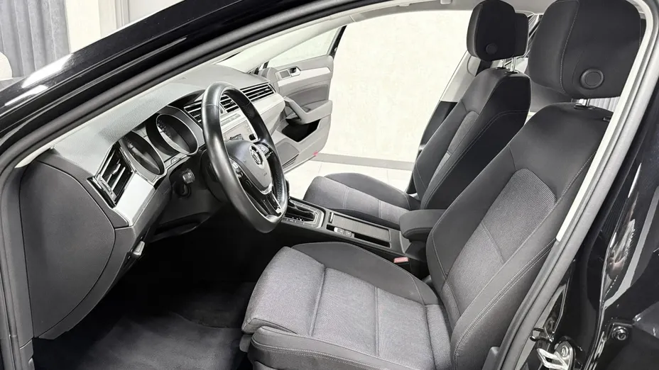 VOLKSWAGEN Passat -