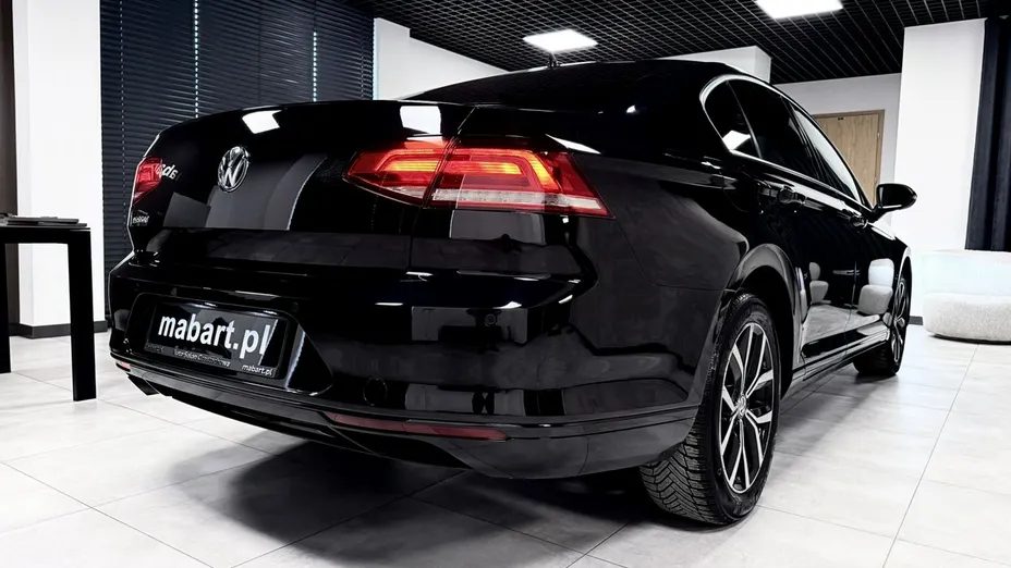 VOLKSWAGEN Passat -