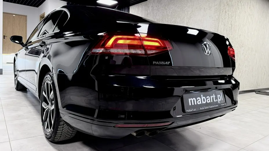 VOLKSWAGEN Passat -