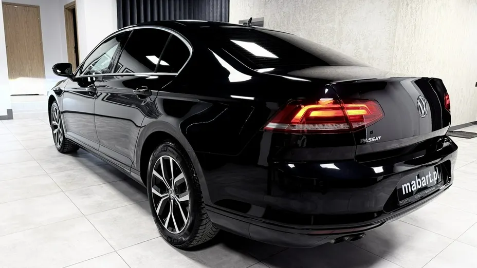 VOLKSWAGEN Passat -