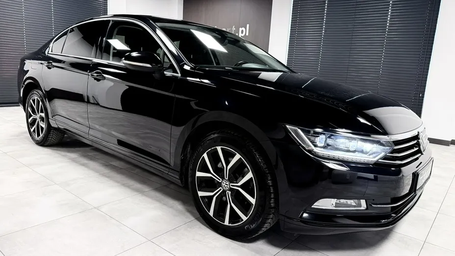 VOLKSWAGEN Passat -