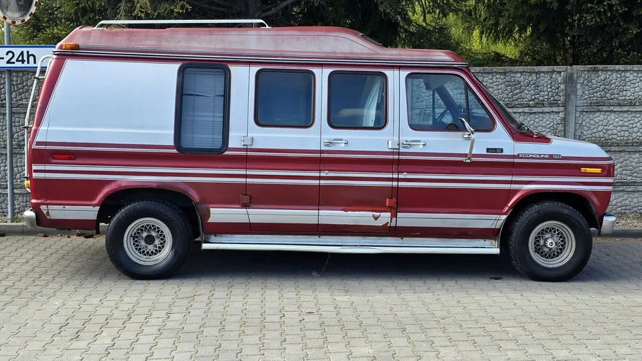 FORD Econoline -